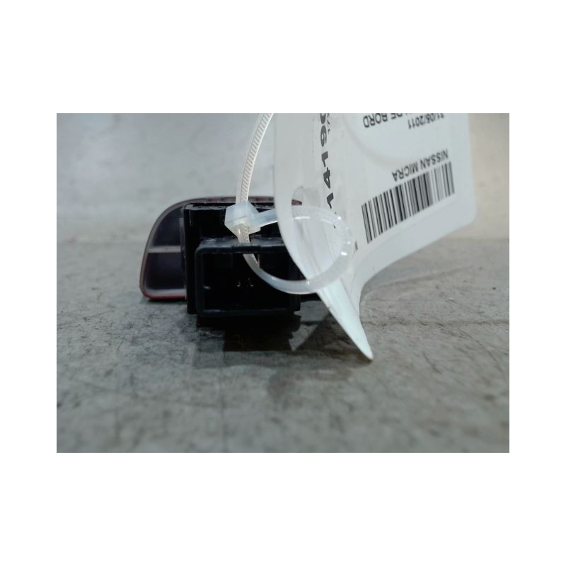 BOUTON DE WARNING NISSAN MICRA