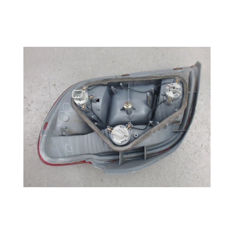 FEU ARRIERE GAUCHE  TOYOTA YARIS