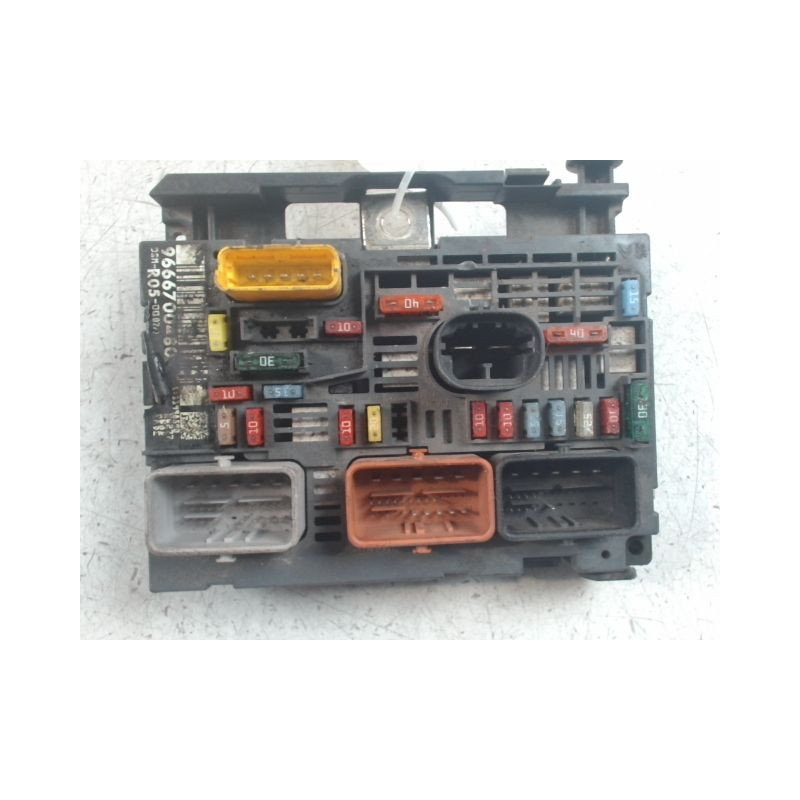 BOITE A FUSIBLES CITROEN C8
