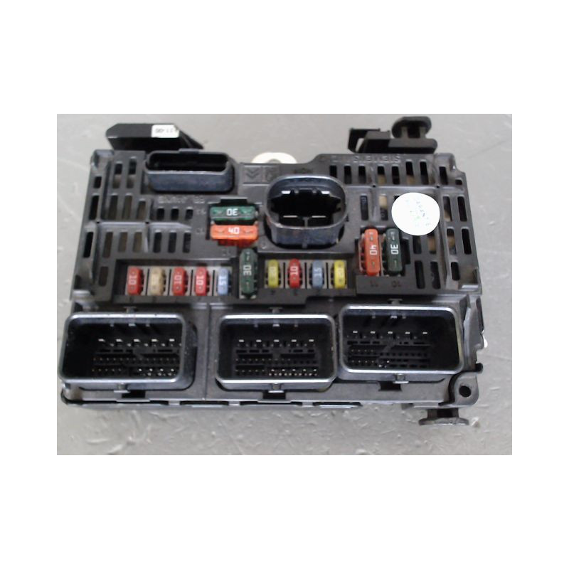 BOITE A FUSIBLES CITROEN C4 04-08
