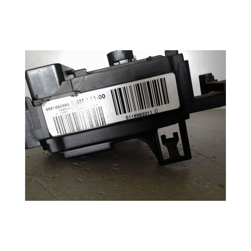 BOITE A FUSIBLES CITROEN C4 04-08