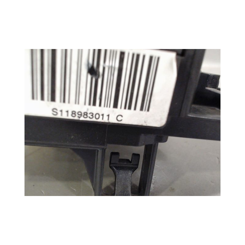 BOITE A FUSIBLES CITROEN C4 04-08