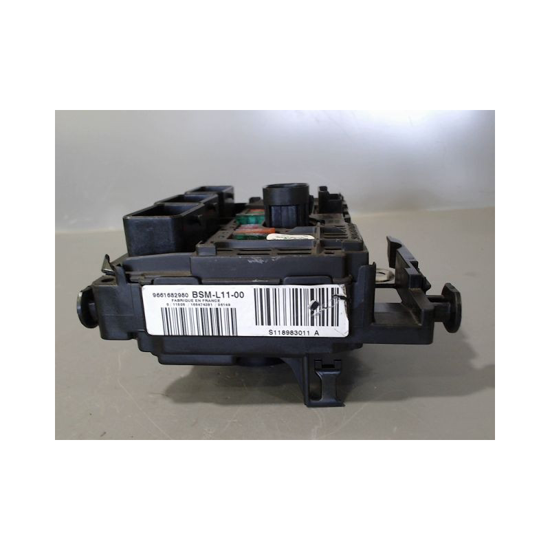 BOITE A FUSIBLES CITROEN C4 04-08