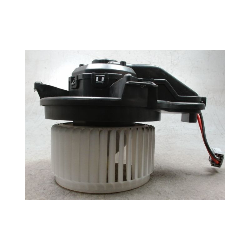 MOTEUR VENTILATEUR CHAUFFAGE FORD FOCUS