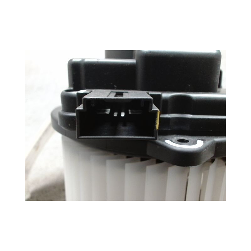 MOTEUR VENTILATEUR CHAUFFAGE HYUNDAI KONA