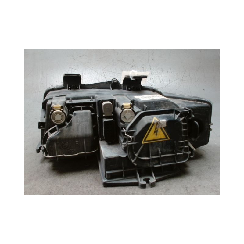 PHARE DROIT AUDI A4 2001-