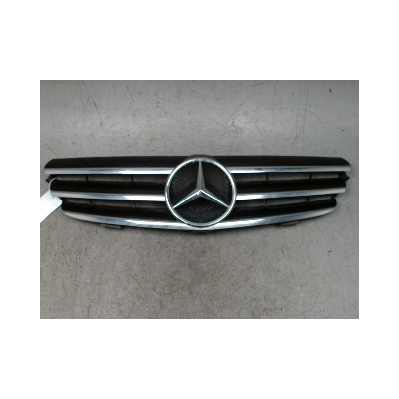 CALANDRE MERCEDES COUPE CLK 2002 -