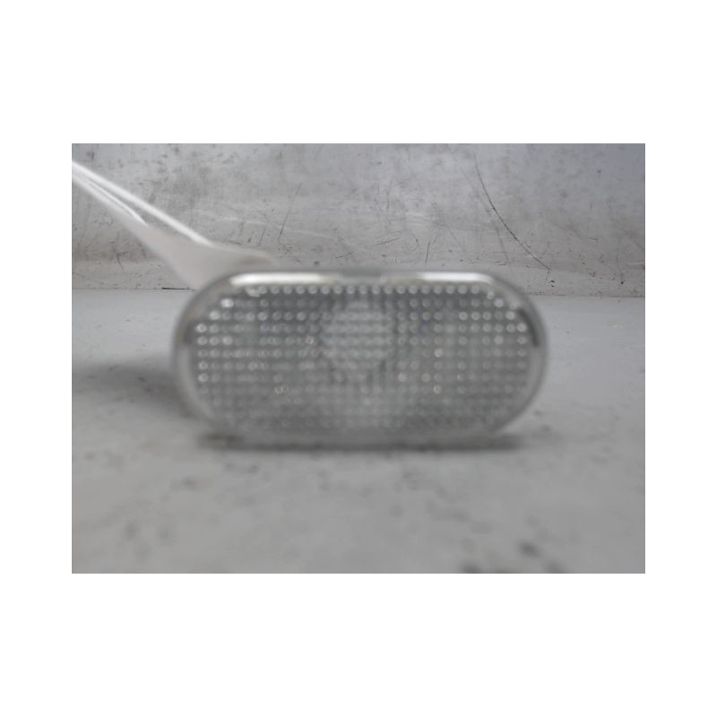 REPETITEUR AILE DROIT RENAULT TRAFIC