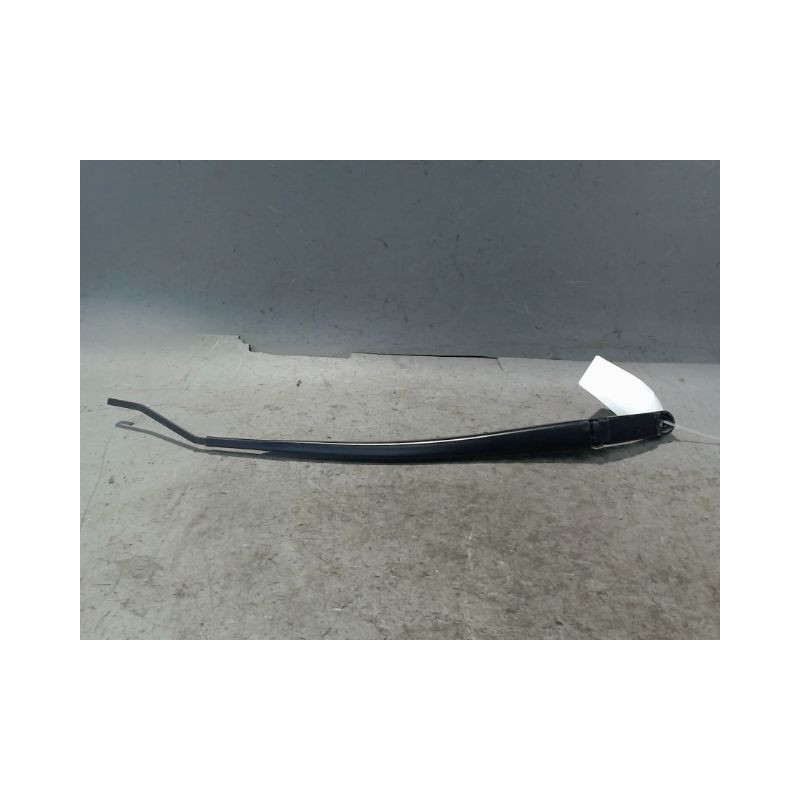 BRAS ESSUIE-GLACE AVANT DROIT TOYOTA YARIS CRO