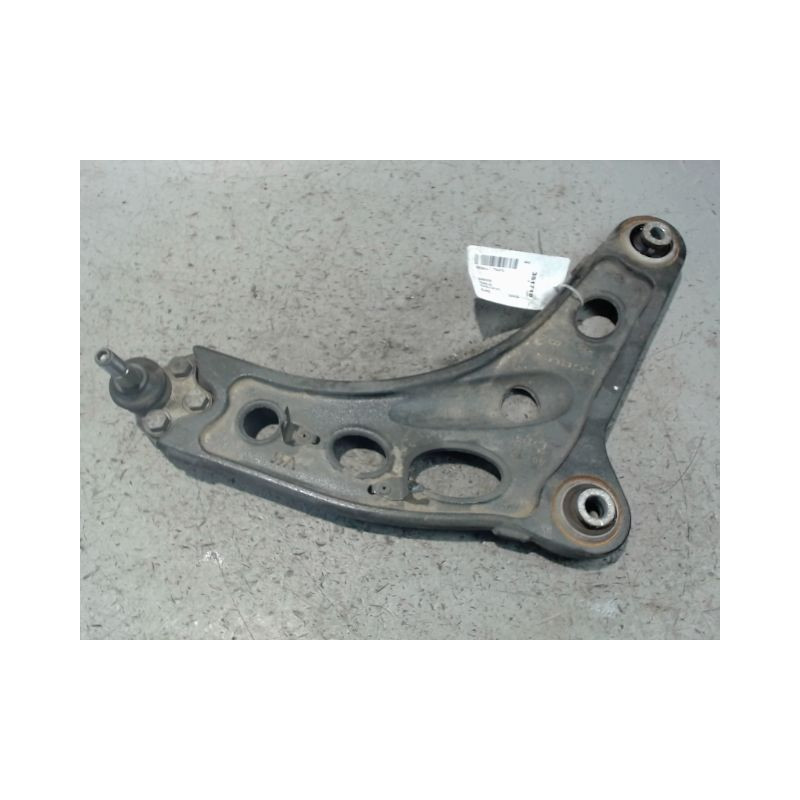 TRIANGLE INFERIEUR AVANT DROIT RENAULT TRAFIC