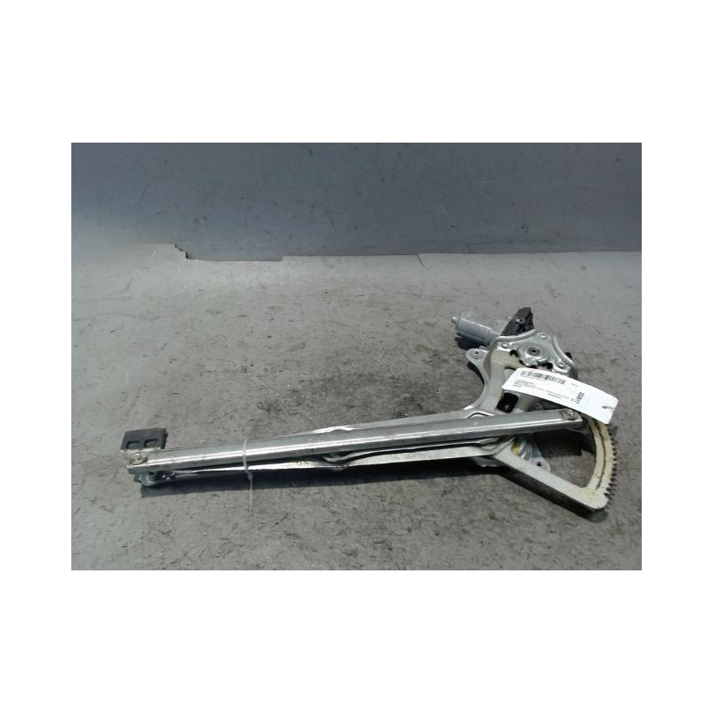 MECANISME+MOTEUR LEVE-GLACE AVANT DROIT TOYOTA HILUX