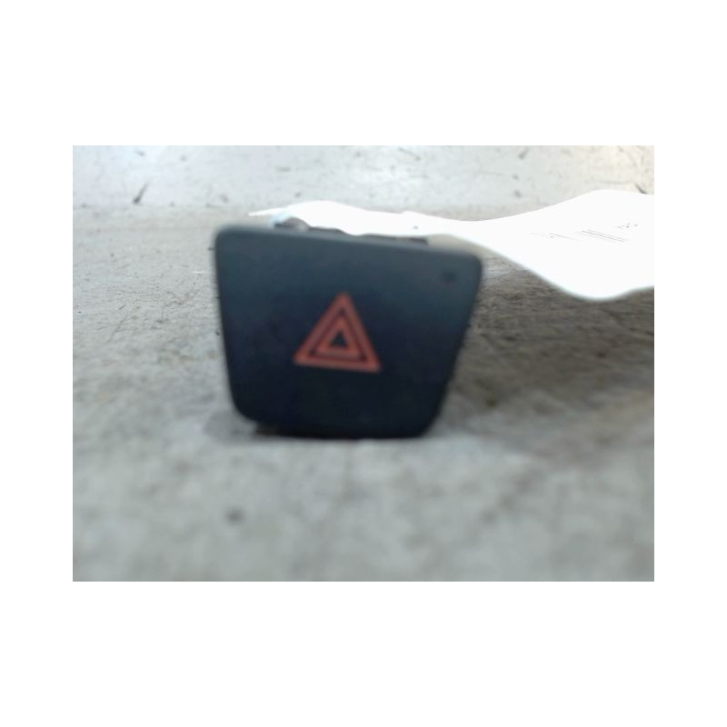 BOUTON DE WARNING FORD FOCUS