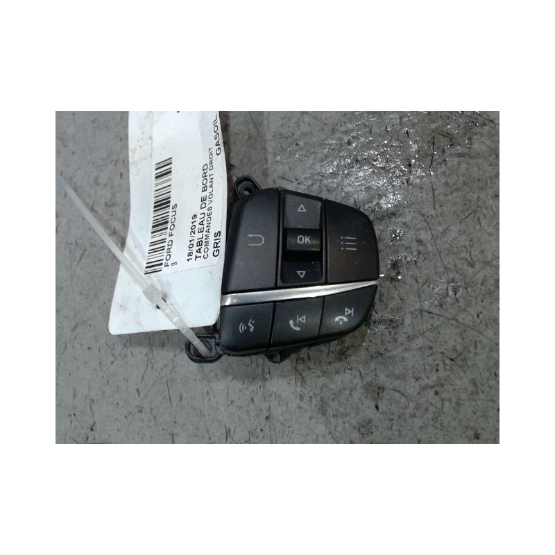 COMMANDES VOLANT DROIT FORD FOCUS