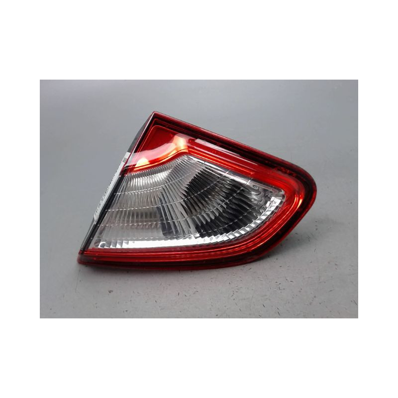 FEU ARRIERE INTERIEUR DROIT NISSAN QHASQAI 2007-