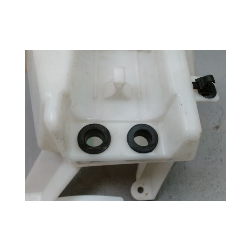 RESERVOIR LAVE-GLACE AVANT TOYOTA YARIS 2005-