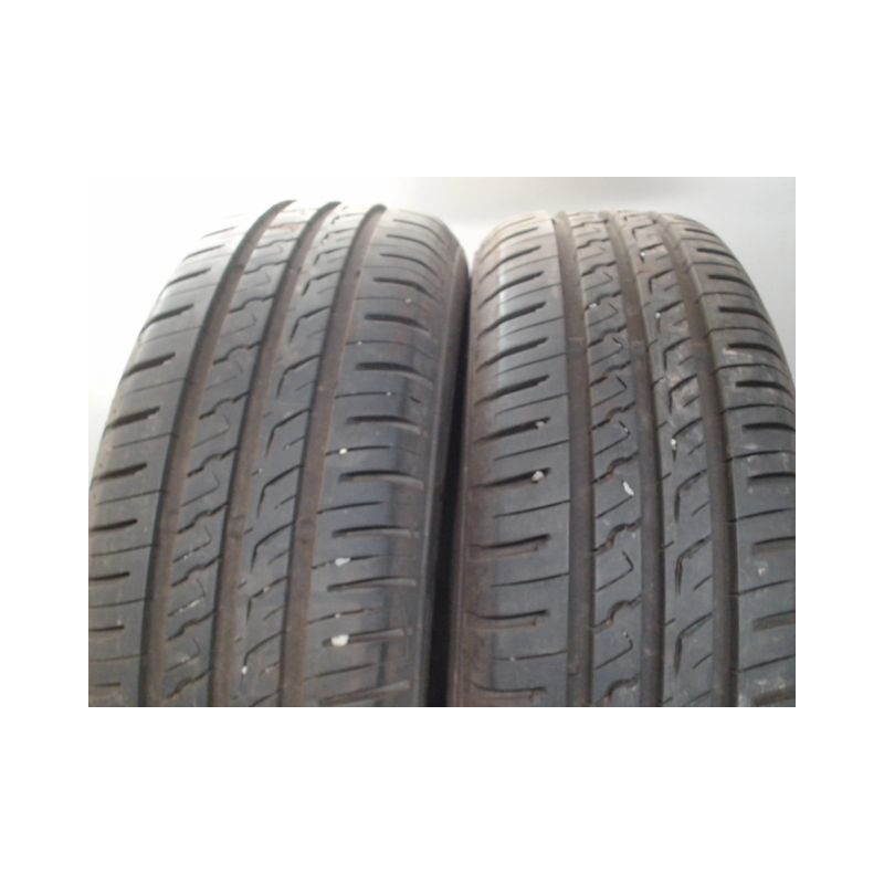 Paire de pneus BARUM BRAVURIS 5 HM 185 60 15 84 H