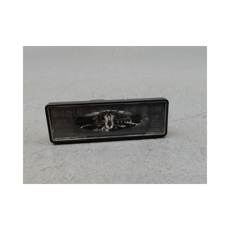 ECLAIREUR PLAQUE DE POLICE DROIT RENAULT CAPTUR