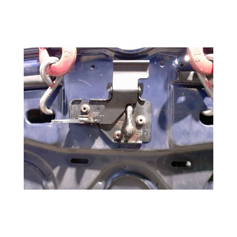 CAPOT VOLKSWAGEN POLO 02-05