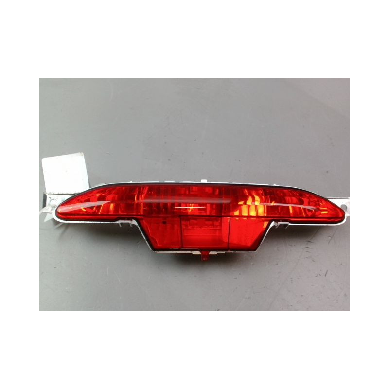FEU BROUILLARD CENTRAL ARRIERE PEUGEOT 208