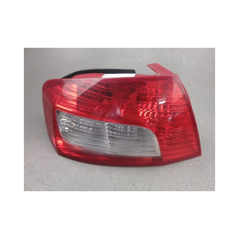 FEU ARRIERE GAUCHE  PEUGEOT 407