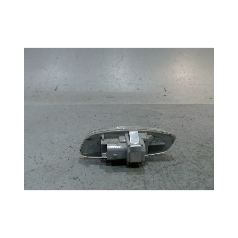 REPETITEUR RETROVISEUR DROIT PEUGEOT 308