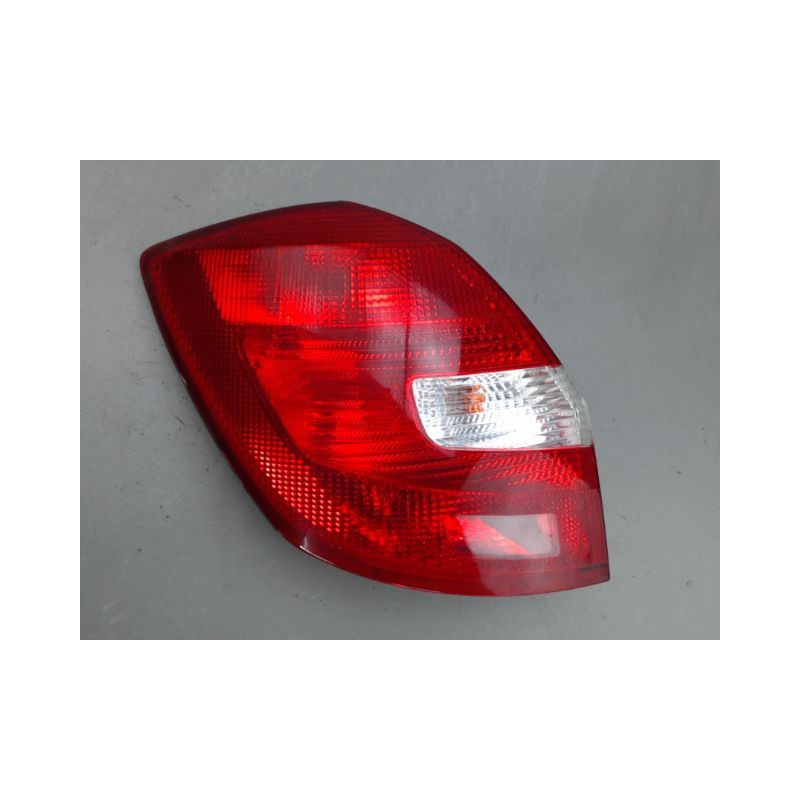FEU ARRIERE GAUCHE  SKODA FABIA