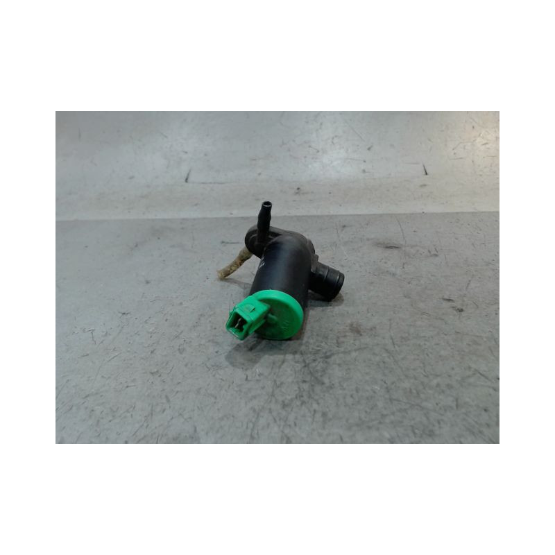 POMPE LAVE-GLACE AVANT PEUGEOT 106