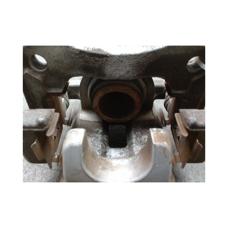 ETRIER DE FREIN ARRIERE DROIT TOYOTA RAV4 2006