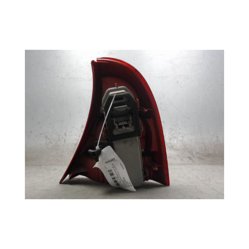 FEU ARRIERE GAUCHE  RENAULT CLIO II PH.2 01-06