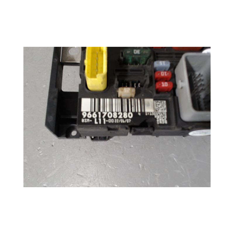 BOITE A FUSIBLES PEUGEOT 307