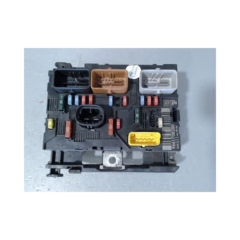 BOITE A FUSIBLES PEUGEOT 307
