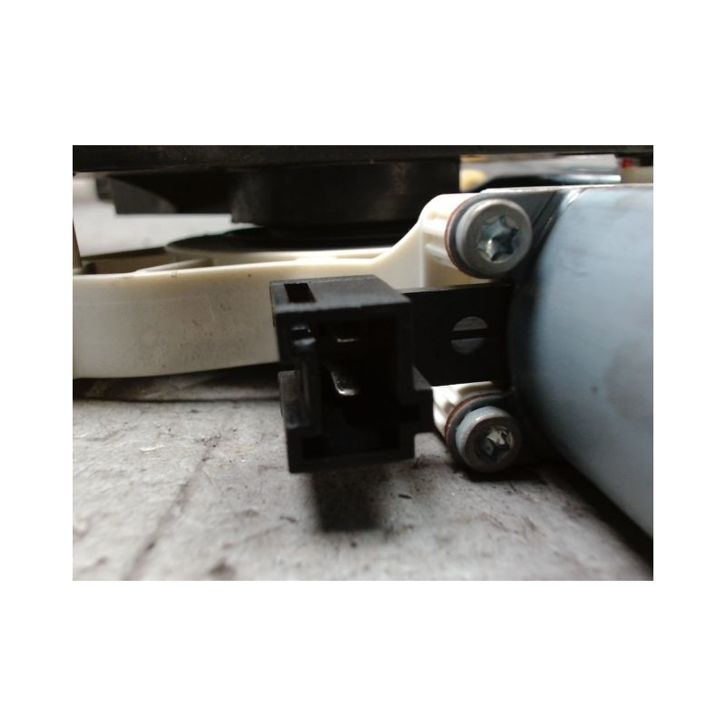 MECANISME+MOTEUR LEVE-GLACE AVANT DROIT MERCEDES CLA