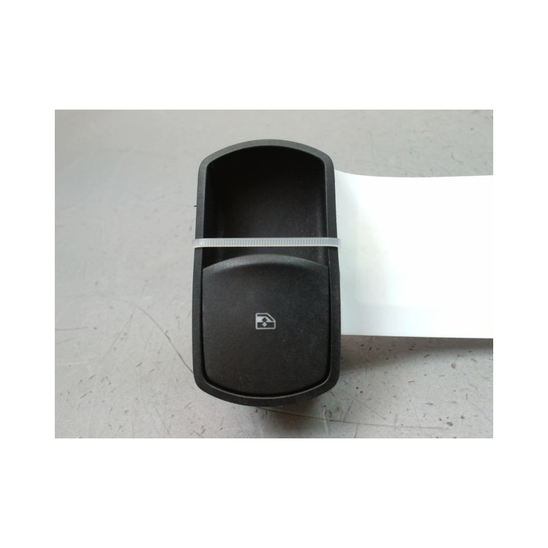 COMMANDE LEVE-GLACE PORTE AVD OPEL CORSA 2010-