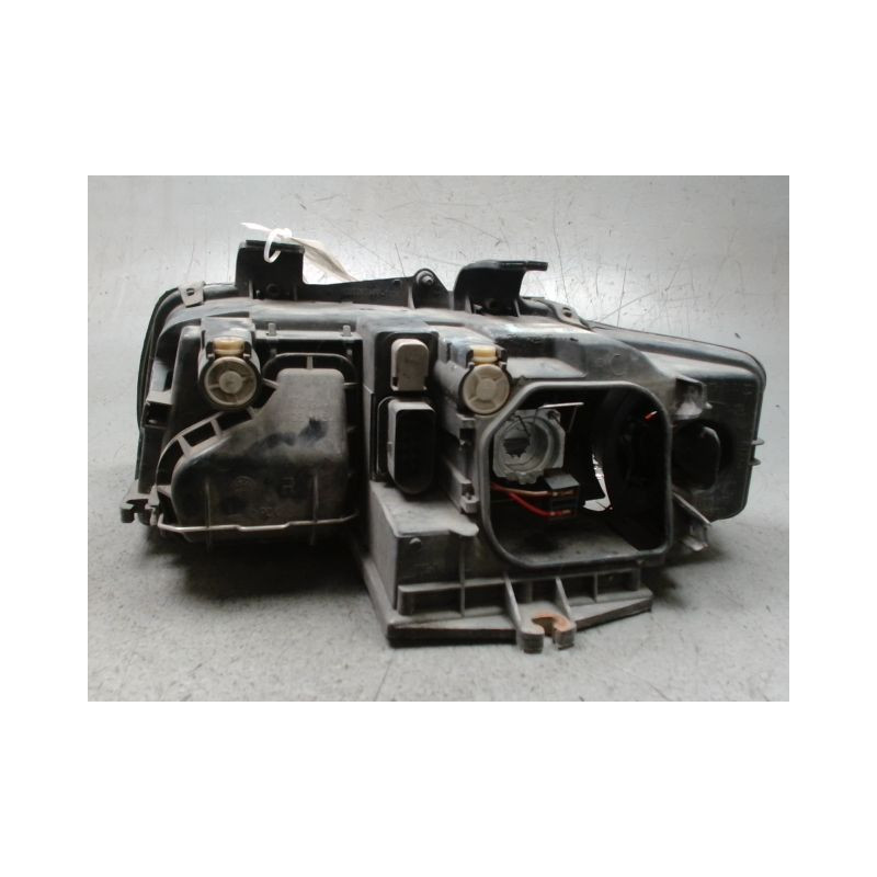 PHARE DROIT AUDI A4 2001-