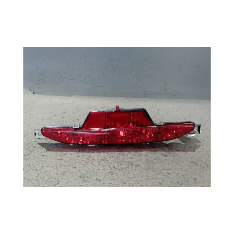 FEU BROUILLARD CENTRAL ARRIERE PEUGEOT 208