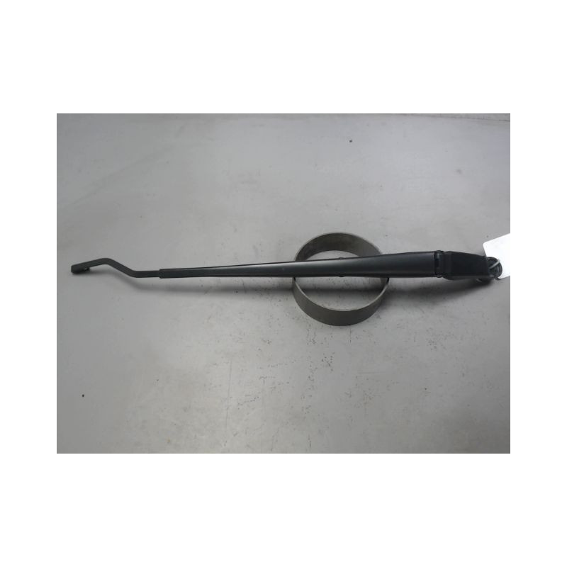 BRAS ESSUIE-GLACE AVANT GAUCHE TOYOTA YARIS