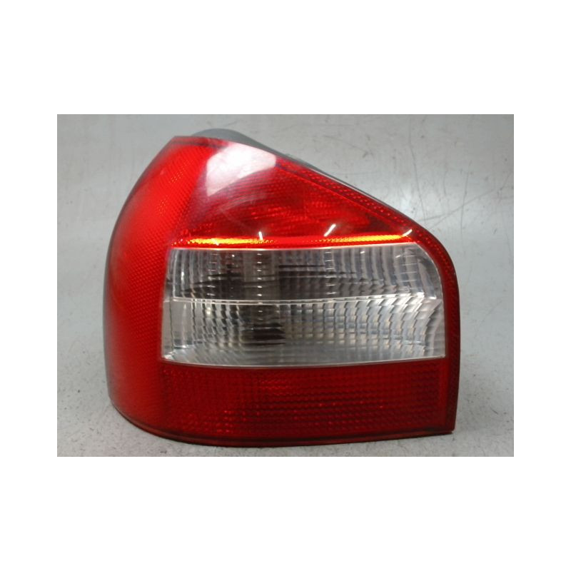 FEU ARRIERE GAUCHE  AUDI A3 2000-2003