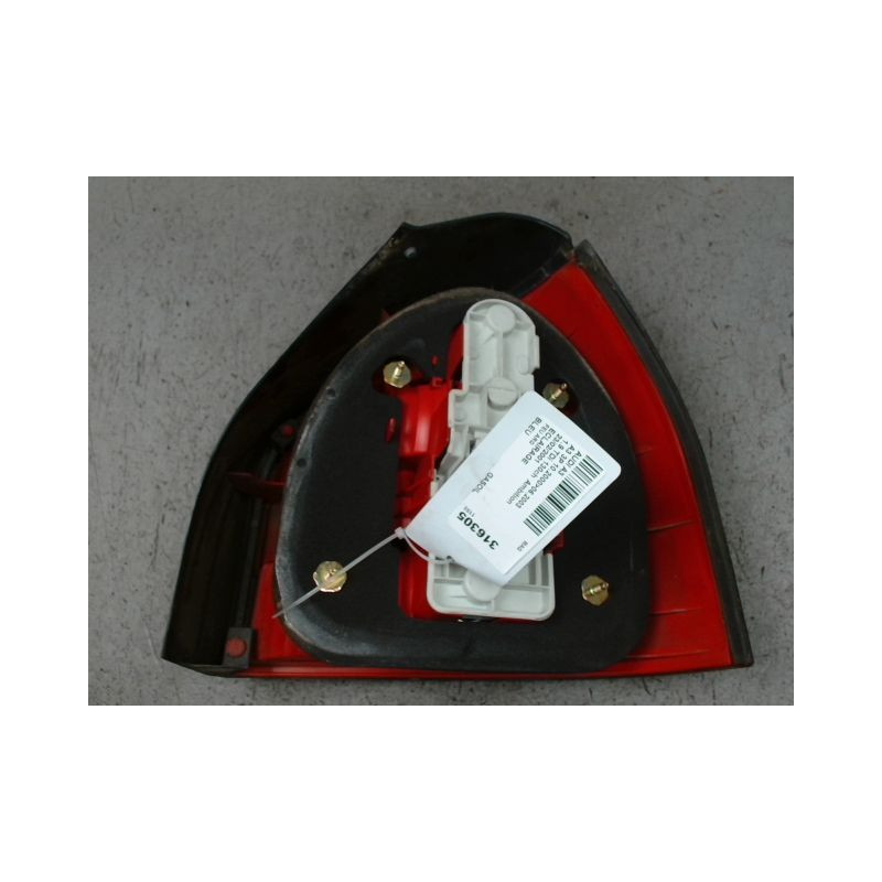 FEU ARRIERE GAUCHE  AUDI A3 2000-2003