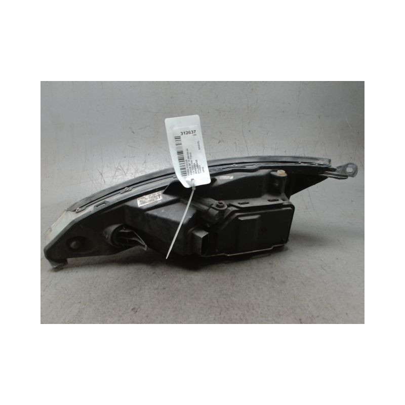 PHARE DROIT FORD FOCUS 98-04