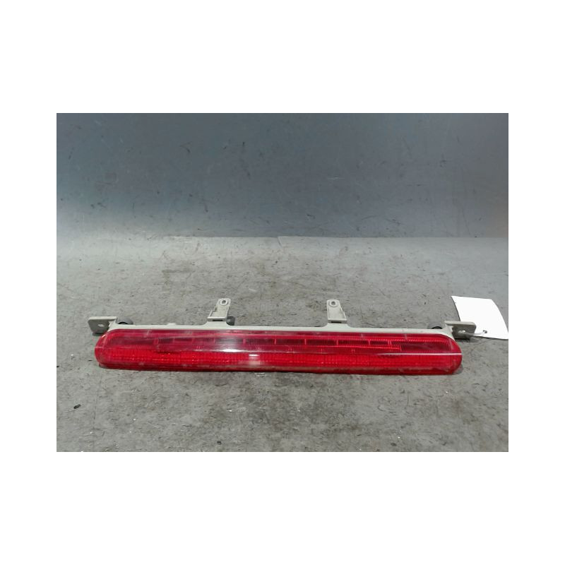 FEUX STOP SUPPLEMENTAIRE JEEP CHEROKEE 2004-