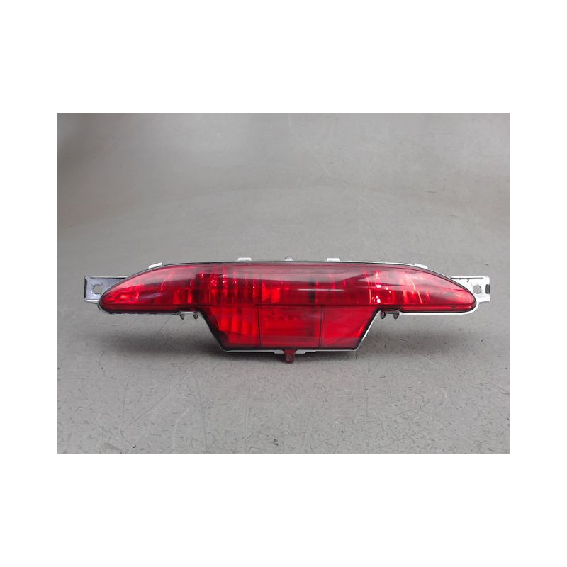 FEU BROUILLARD CENTRAL ARRIERE PEUGEOT 208