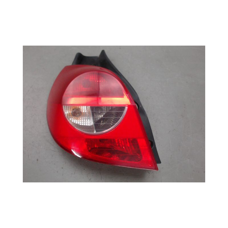FEU ARRIERE GAUCHE  RENAULT CLIO