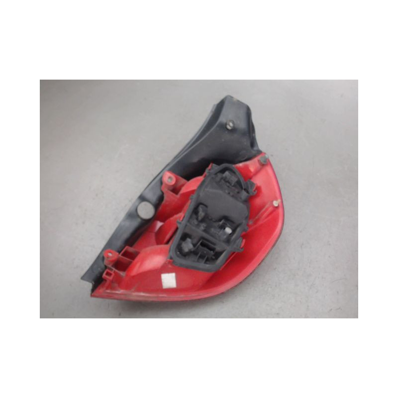 FEU ARRIERE GAUCHE  RENAULT CLIO