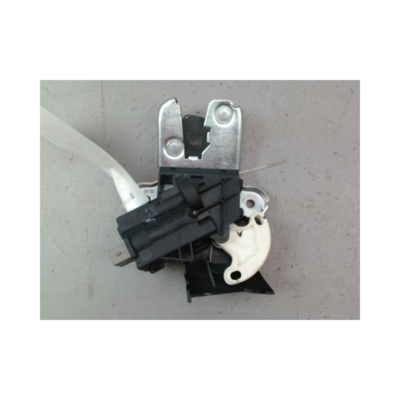SERRURE COFFRE ARRIERE VOLKSWAGEN PASSAT BERL. V 2005-2010