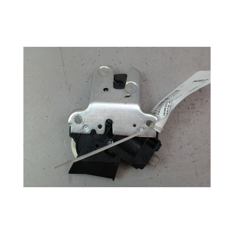 SERRURE COFFRE ARRIERE VOLKSWAGEN PASSAT BERL. V 2005-2010