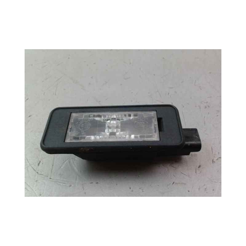 ECLAIREUR PLAQUE DE POLICE DROIT PEUGEOT 208 Phase 1 2012-...