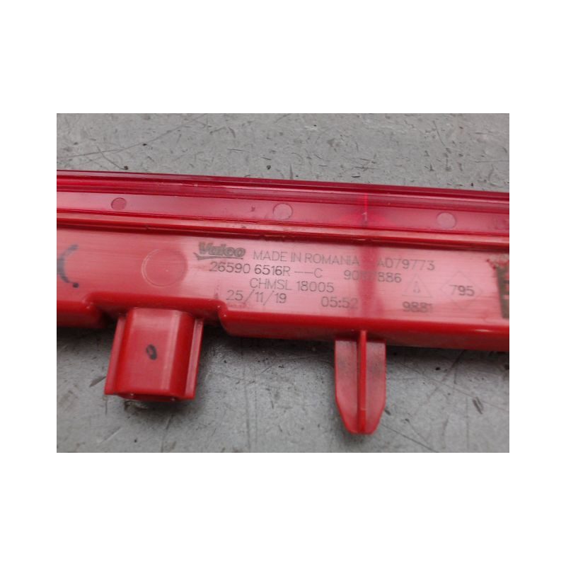 FEUX STOP SUPPLEMENTAIRE RENAULT CLIO