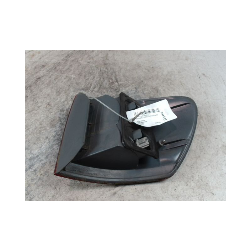 FEU ARRIERE GAUCHE  TOYOTA AVENSIS VERSO 01-03