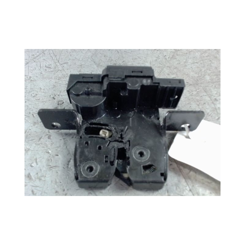 SERRURE HAYON  RENAULT CLIO III 2010-