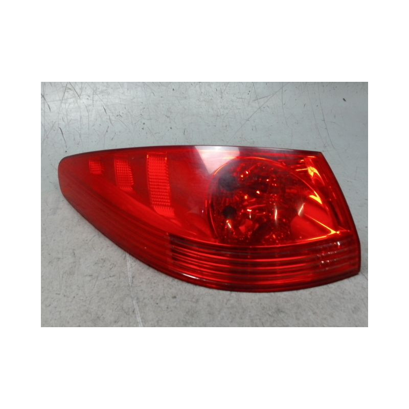 FEU ARRIERE GAUCHE  PEUGEOT 607 2004-